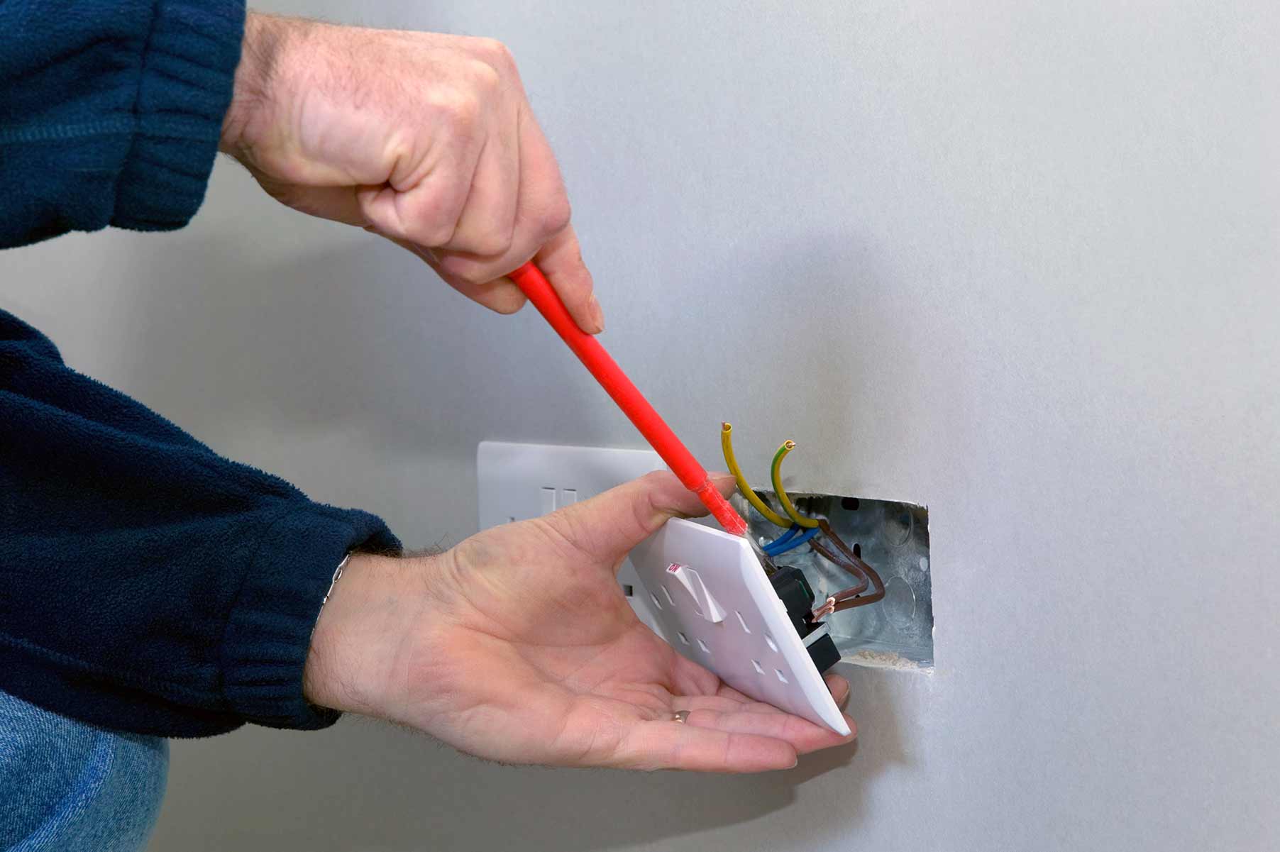 Our electricians can install plug sockets for domestic and commercial proeprties in Sandy and the local area. 